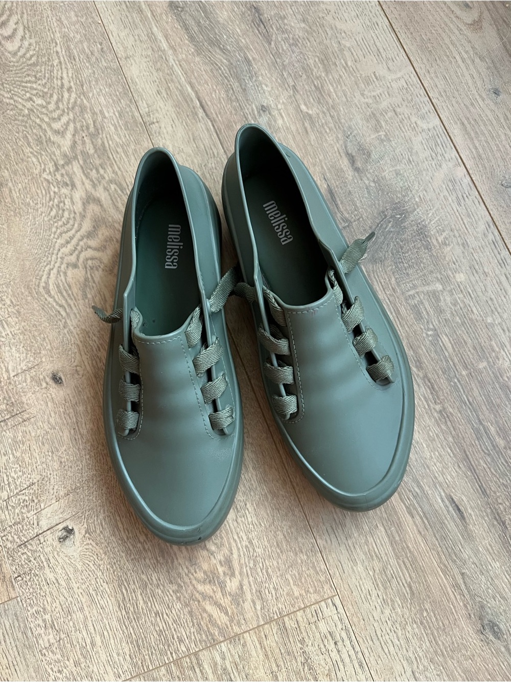 Melissa Women’s Ulitsa Sneakers Olive Green size 5